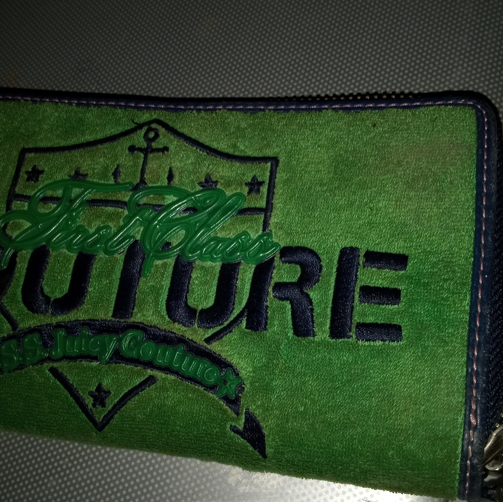 Juicy couture first class lime green clutch
